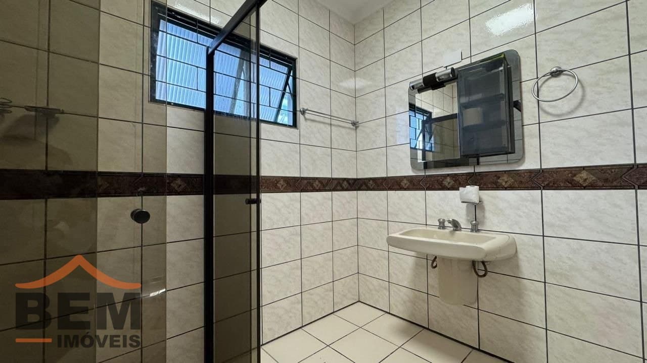 Casa para Locação com 4 quartos sendo 2 suítes, 3 vagas no bairro Pioneiros em Balneário Camboriú/SC