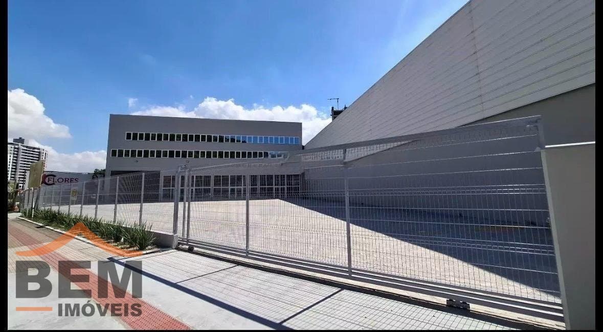 Galpão para Locação com 32 vagas no bairro Carvalho em Itajaí/SC