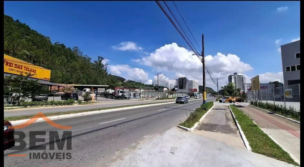 Galpão para Locação com 32 vagas no bairro Carvalho em Itajaí/SC