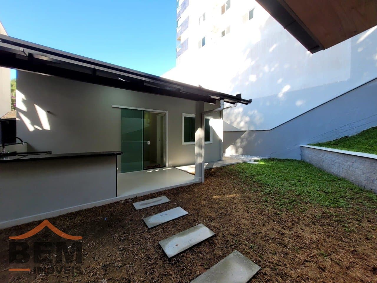 Casa para Locação com 4 quartos sendo 1 suíte, 2 vagas no bairro Ressacada em Itajaí/SC