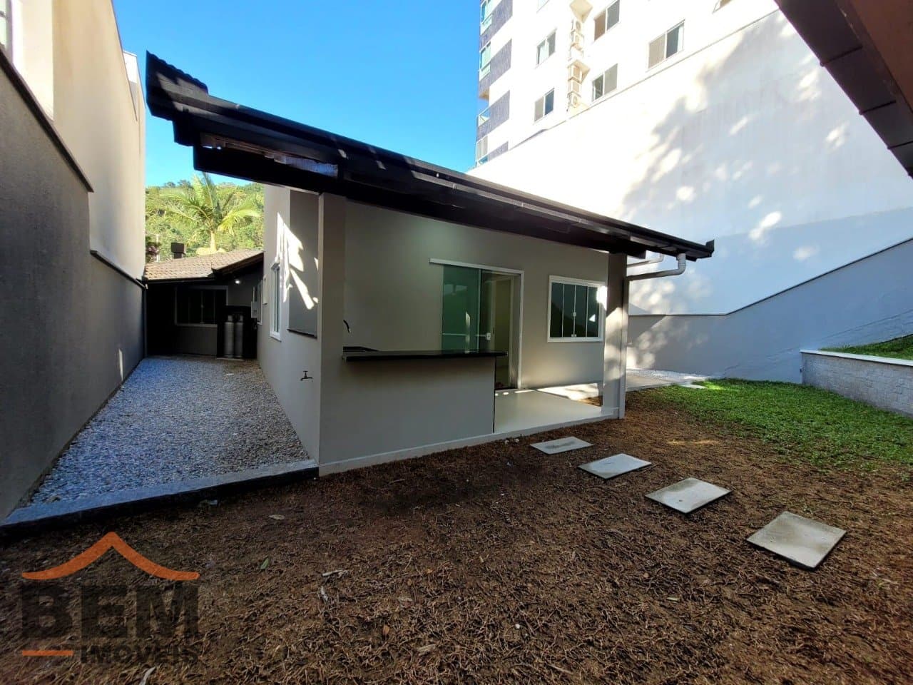 Casa para Locação com 4 quartos sendo 1 suíte, 2 vagas no bairro Ressacada em Itajaí/SC