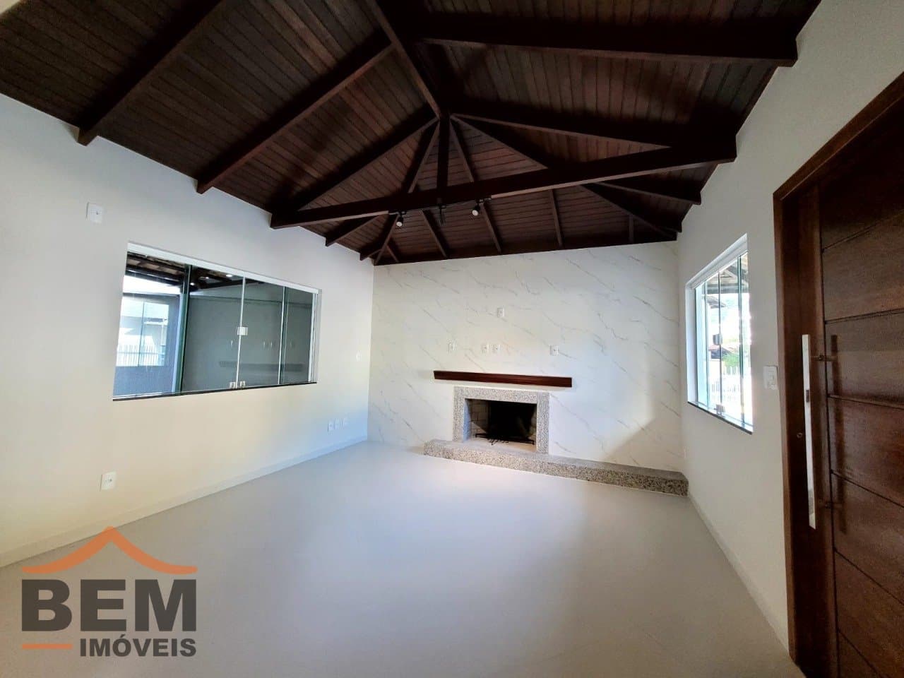 Casa para Locação com 4 quartos sendo 1 suíte, 2 vagas no bairro Ressacada em Itajaí/SC