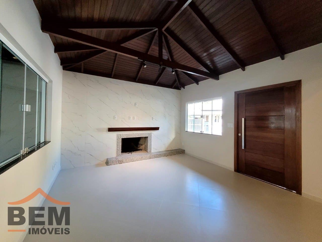 Casa para Locação com 4 quartos sendo 1 suíte, 2 vagas no bairro Ressacada em Itajaí/SC