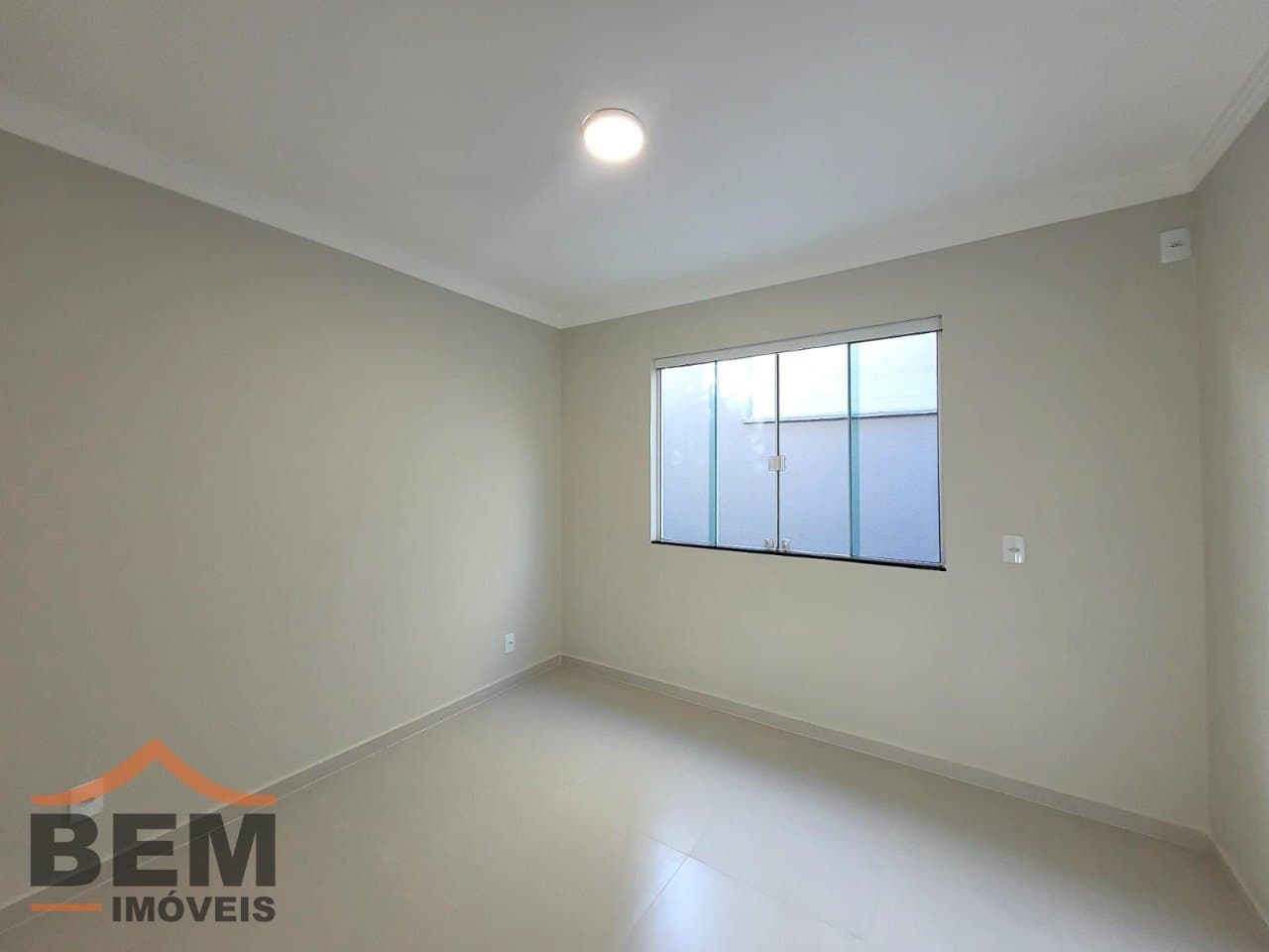 Casa para Locação com 4 quartos sendo 1 suíte, 2 vagas no bairro Ressacada em Itajaí/SC
