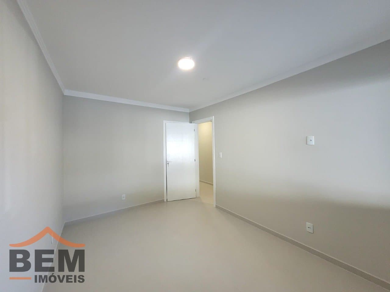 Casa para Locação com 4 quartos sendo 1 suíte, 2 vagas no bairro Ressacada em Itajaí/SC