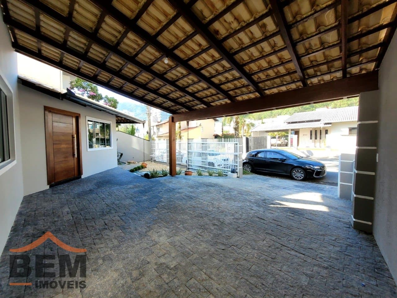 Casa para Locação com 4 quartos sendo 1 suíte, 2 vagas no bairro Ressacada em Itajaí/SC