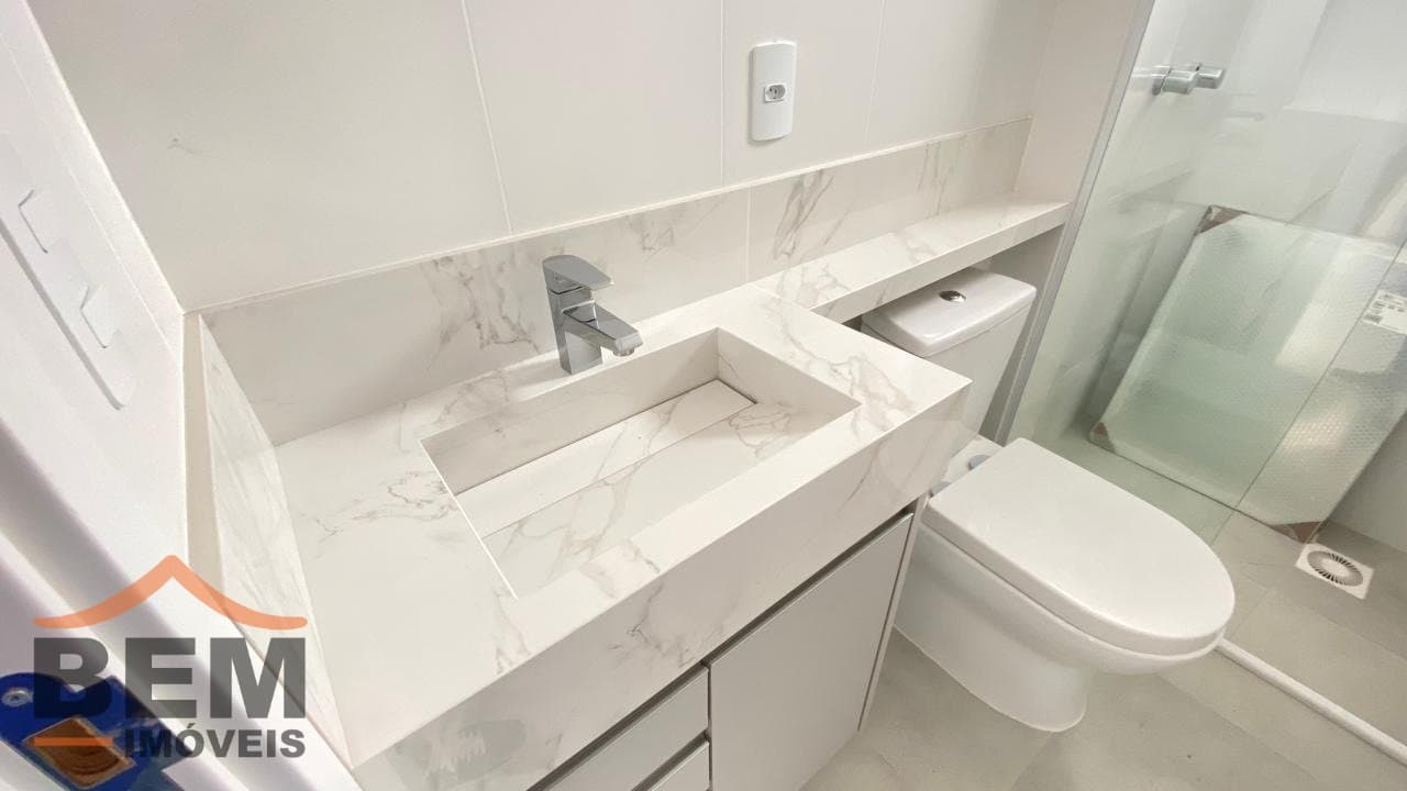 Apartamento à Venda com 2 quartos sendo 1 suíte, 2 vagas no bairro São João, Itajaí em Itajaí/SC