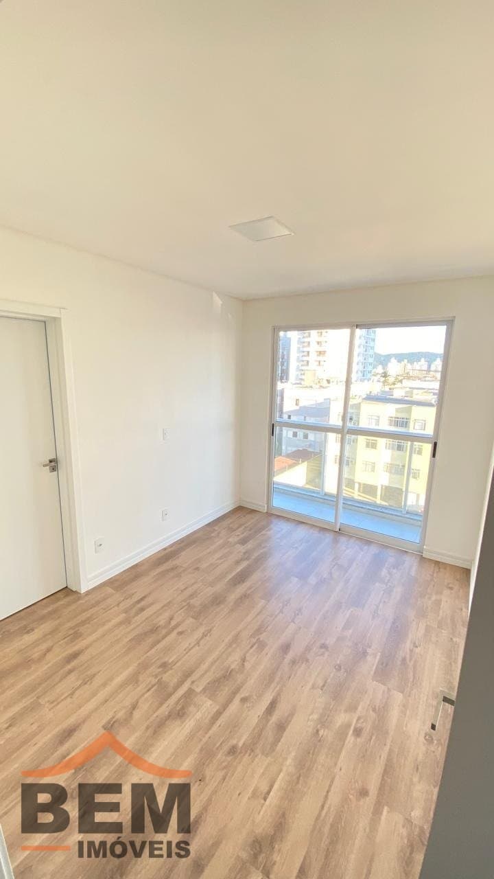 Apartamento à Venda com 2 quartos sendo 1 suíte, 2 vagas no bairro São João, Itajaí em Itajaí/SC