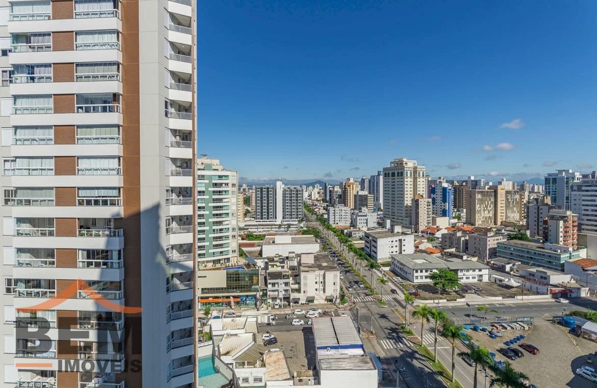 Apartamento à Venda com 4 quartos sendo 4 suítes, 3 vagas no bairro Centro em Itajaí/SC
