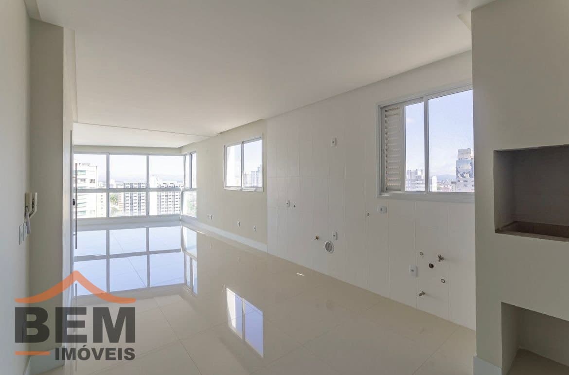 Apartamento à Venda com 4 quartos sendo 4 suítes, 3 vagas no bairro Centro em Itajaí/SC