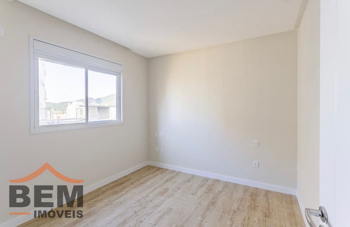 Apartamento à Venda com 4 quartos sendo 4 suítes, 3 vagas no bairro Centro em Itajaí/SC