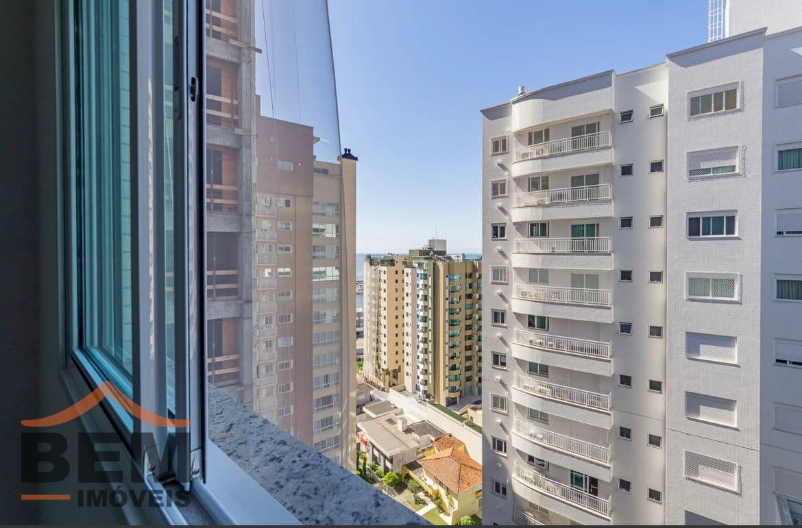 Apartamento à Venda com 4 quartos sendo 4 suítes, 3 vagas no bairro Centro em Itajaí/SC