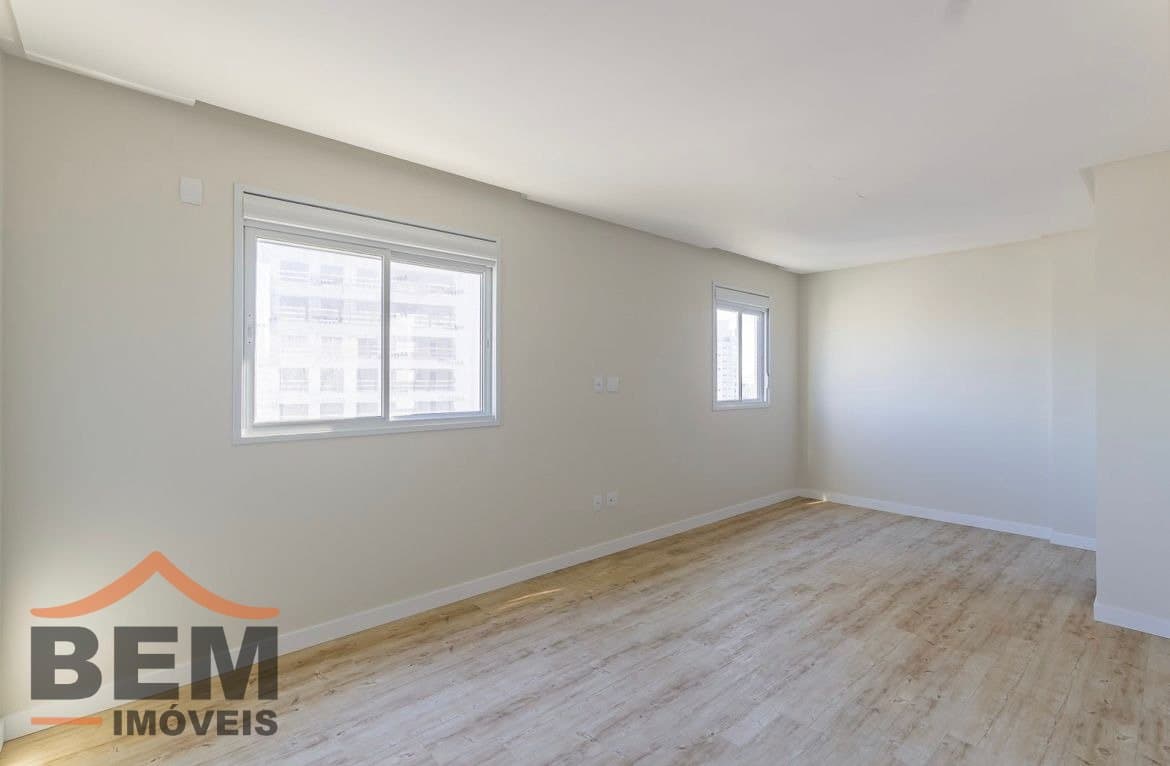 Apartamento à Venda com 4 quartos sendo 4 suítes, 3 vagas no bairro Centro em Itajaí/SC