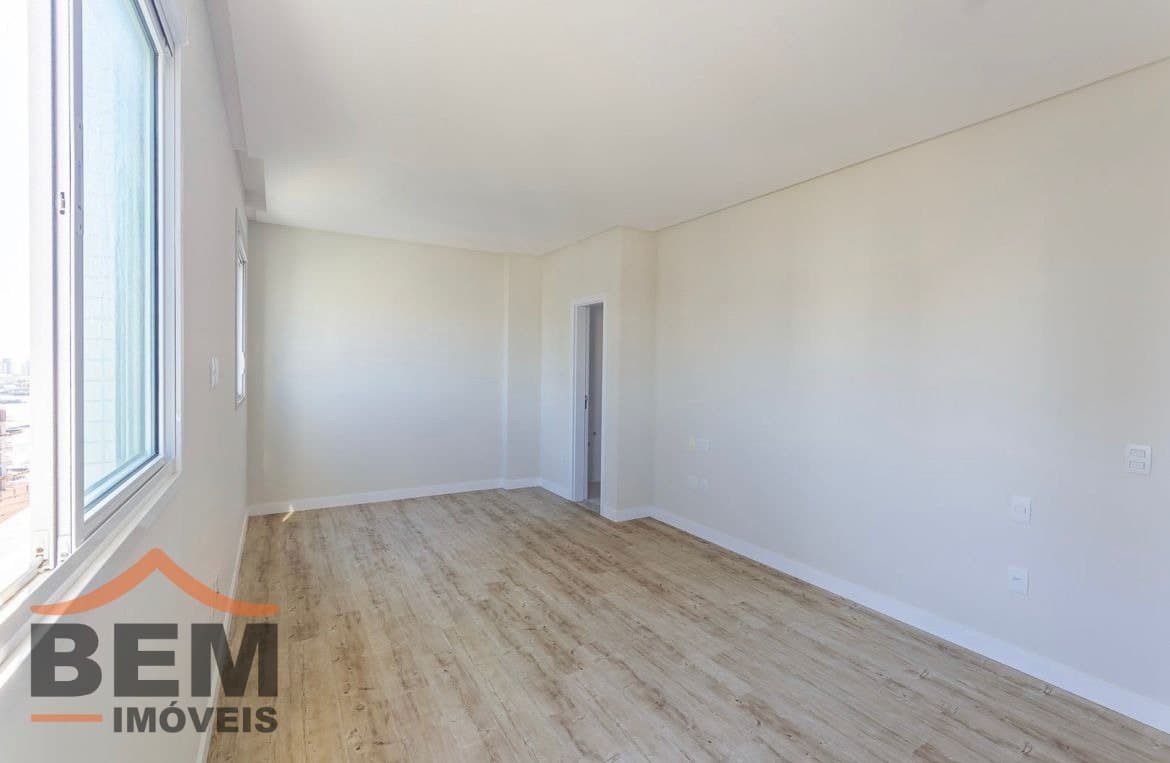 Apartamento à Venda com 4 quartos sendo 4 suítes, 3 vagas no bairro Centro em Itajaí/SC
