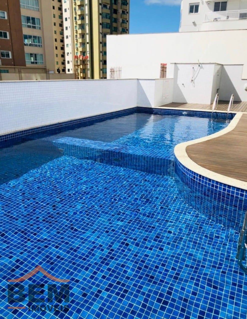 Apartamento à Venda com 4 quartos sendo 4 suítes, 3 vagas no bairro Centro em Itajaí/SC