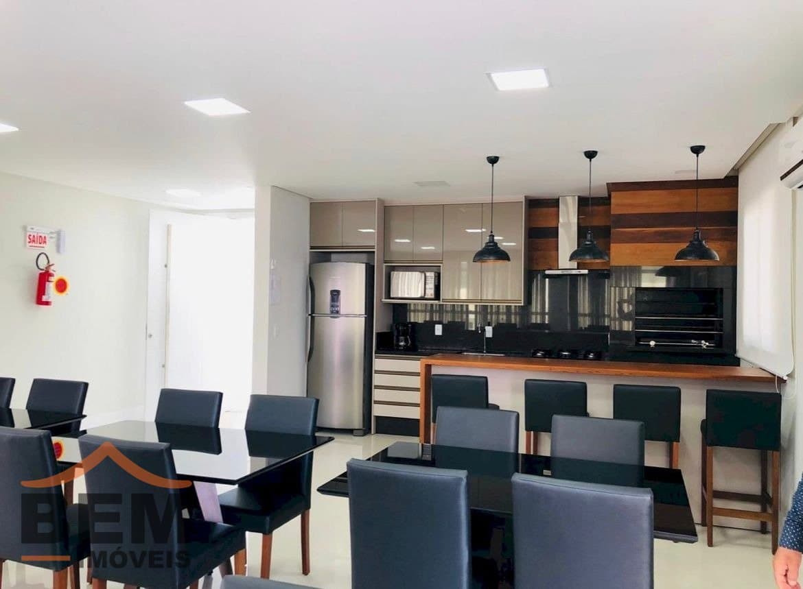Apartamento à Venda com 4 quartos sendo 4 suítes, 3 vagas no bairro Centro em Itajaí/SC
