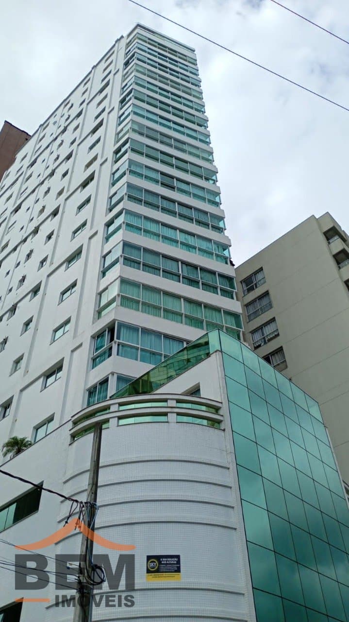 Apartamento à Venda com 4 quartos sendo 4 suítes, 3 vagas no bairro Centro em Itajaí/SC