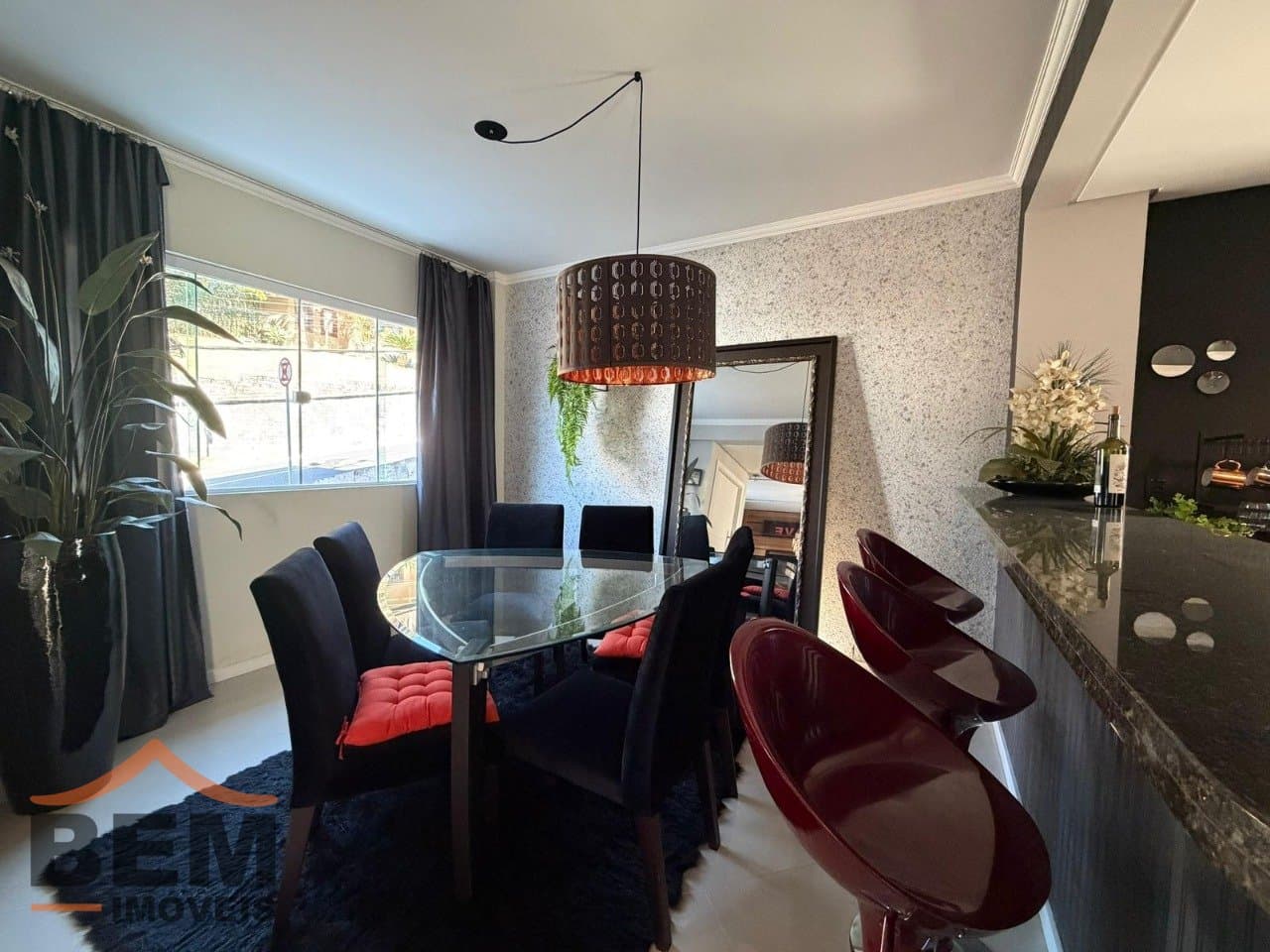 Casa para Locação com 2 quartos sendo 2 suítes, 3 vagas no bairro Ariribá em Balneário Camboriú/SC