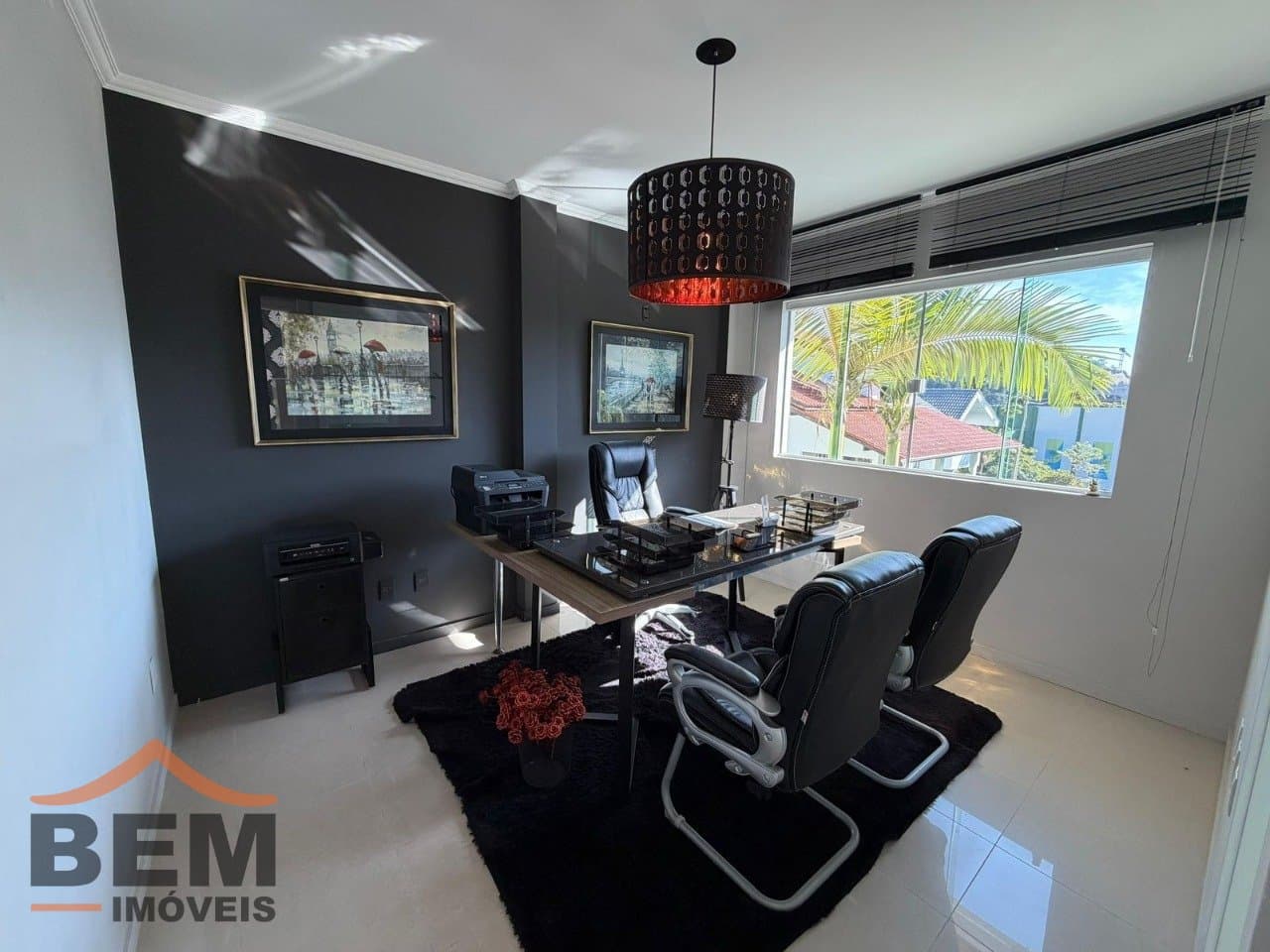 Casa para Locação com 2 quartos sendo 2 suítes, 3 vagas no bairro Ariribá em Balneário Camboriú/SC