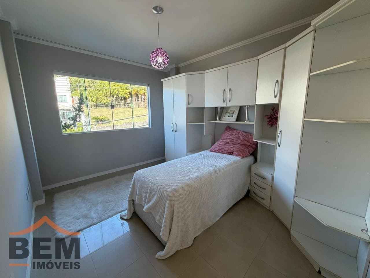 Casa para Locação com 2 quartos sendo 2 suítes, 3 vagas no bairro Ariribá em Balneário Camboriú/SC