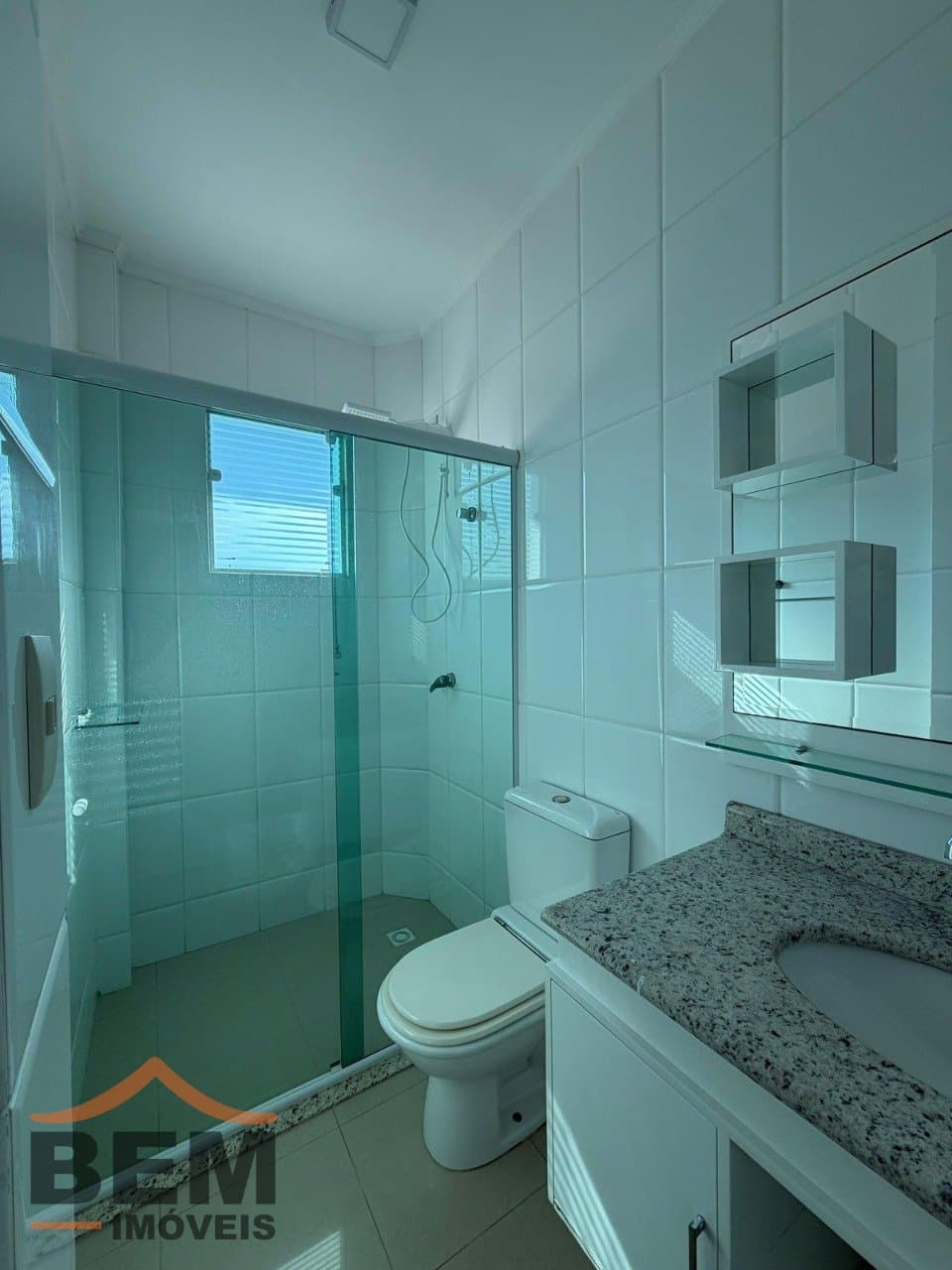 Casa para Locação com 2 quartos sendo 2 suítes, 3 vagas no bairro Ariribá em Balneário Camboriú/SC