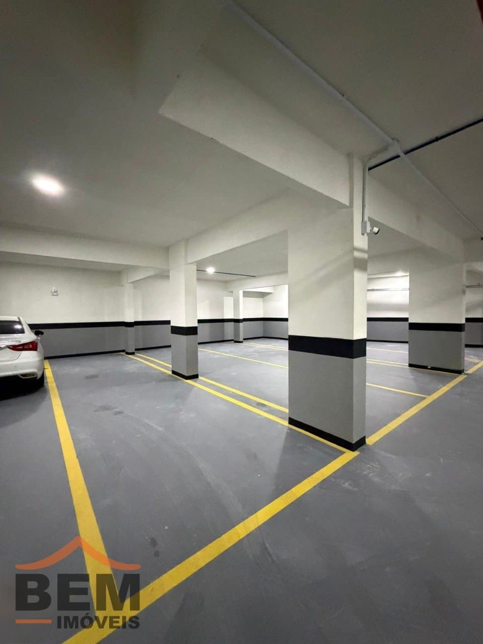 Apartamento para Locação com 2 quartos sendo 1 suíte, 1 vaga no bairro Vila Operária em Itajaí/SC: 31 - VAGA DE GARAGEM