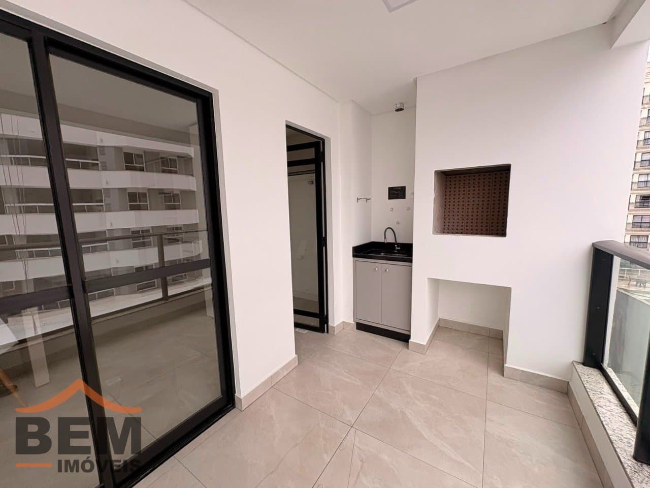 Apartamento para aluguel na Vila Operária, Itajaí: 15 - SACADA COM CHURRASQUEIRA 