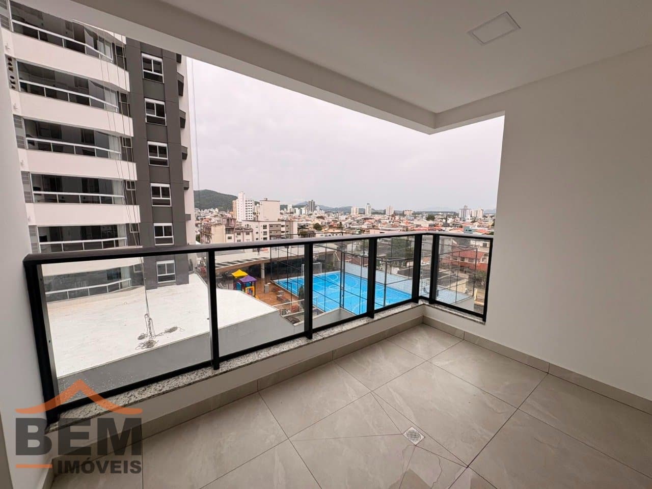 Apartamento para aluguel na Vila Operária, Itajaí: 16 - SACADA COM CHURRASQUEIRA 