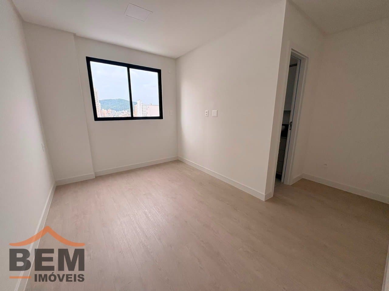 Apartamento para aluguel na Vila Operária, Itajaí: 13 - SUITE 