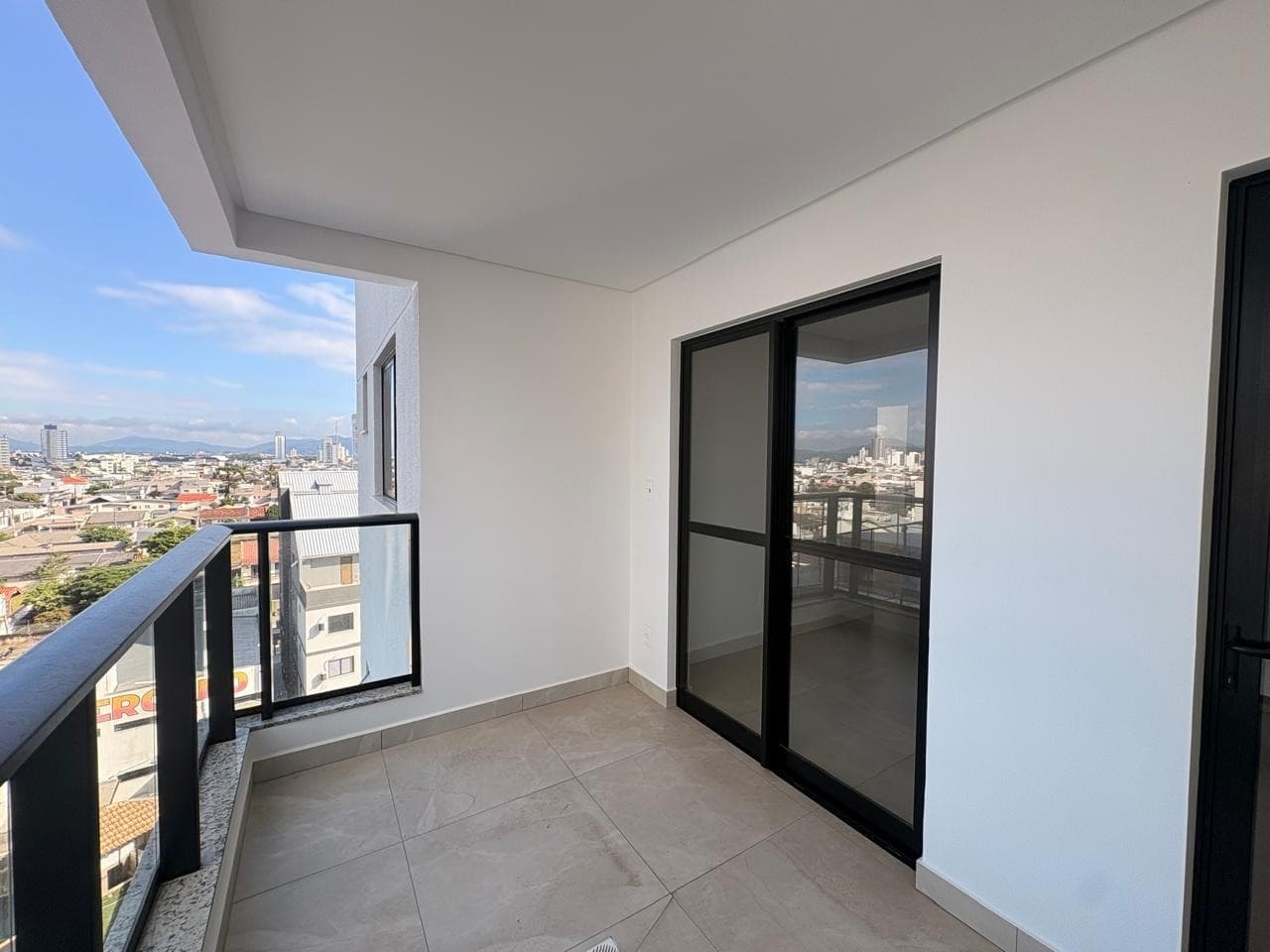 Apartamento para Locação com 2 quartos sendo 1 suíte, 1 vaga no bairro Vila Operária em Itajaí/SC: 09 - SACADA
