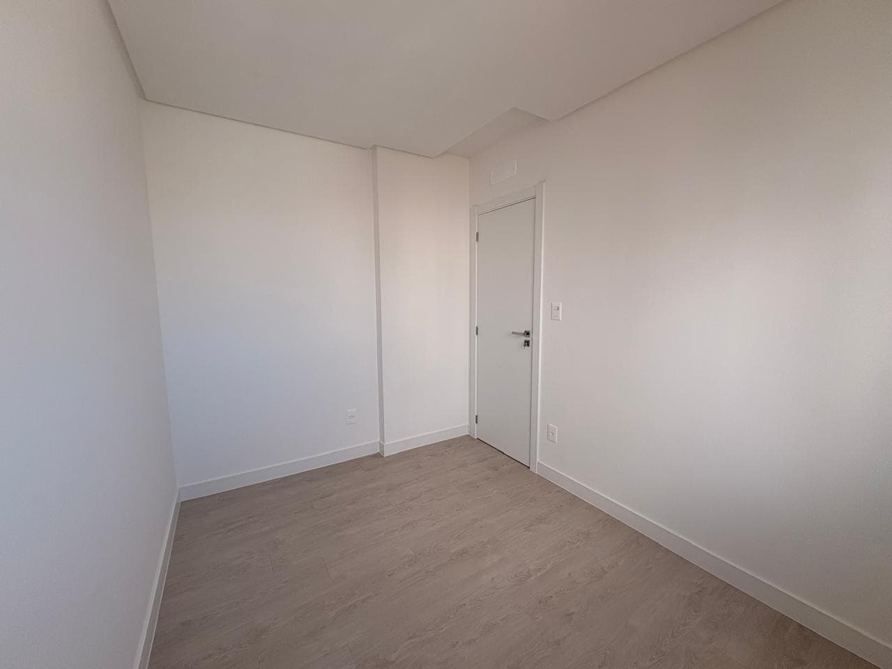 Apartamento para Locação com 2 quartos sendo 1 suíte, 1 vaga no bairro Vila Operária em Itajaí/SC: 12 - DORMITÓRIO 01