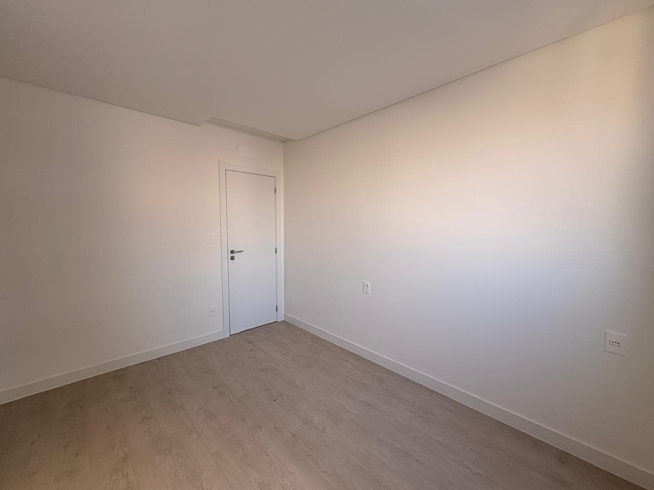 Apartamento para Locação com 2 quartos sendo 1 suíte, 1 vaga no bairro Vila Operária em Itajaí/SC: 15 - DORMITÓRIO SUÍTE