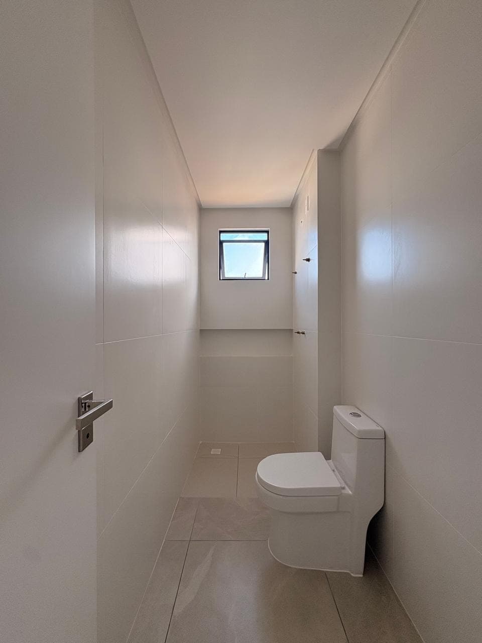Apartamento para Locação com 2 quartos sendo 1 suíte, 1 vaga no bairro Vila Operária em Itajaí/SC: 16 - BANHEIRO SUÍTE