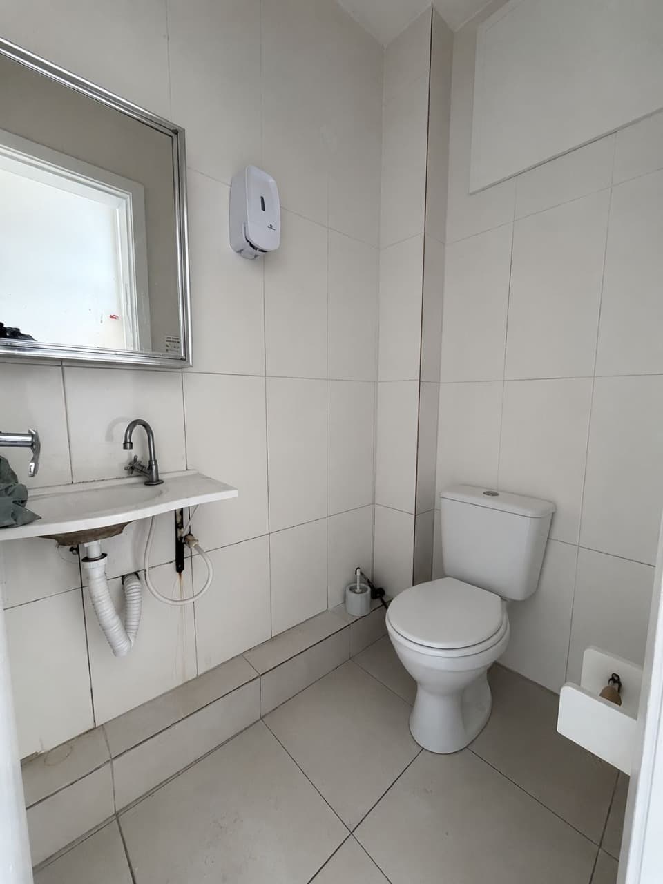 Galpão para Locação no bairro Vila Real em Balneário Camboriú/SC: 09 - LAVABO 02