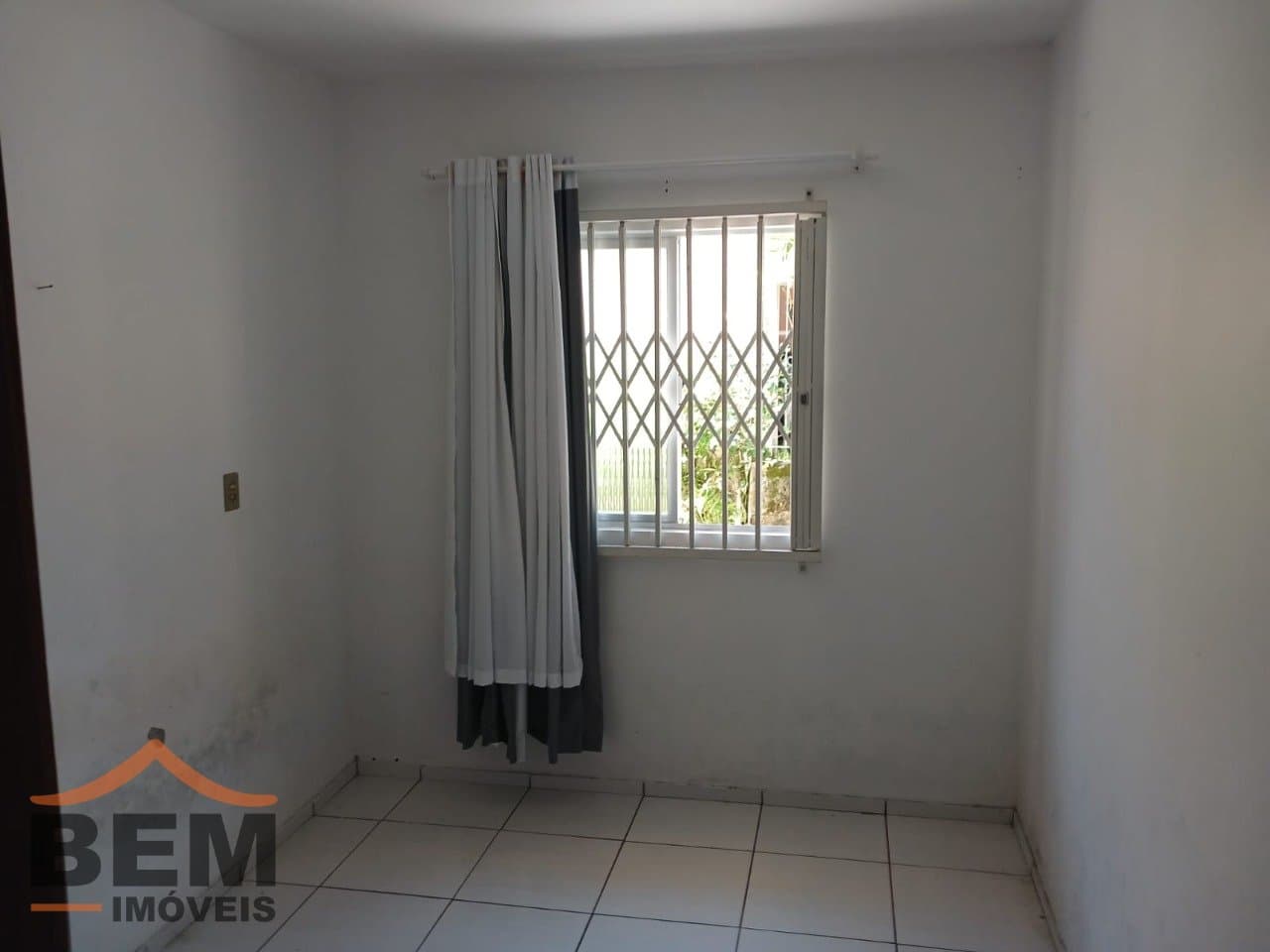 Casa à Venda com 6 quartos sendo 1 suíte, 2 vagas no bairro centro em Camboriú/SC: 9c3d2b24-3290-41ff-9735-d16009369c0a