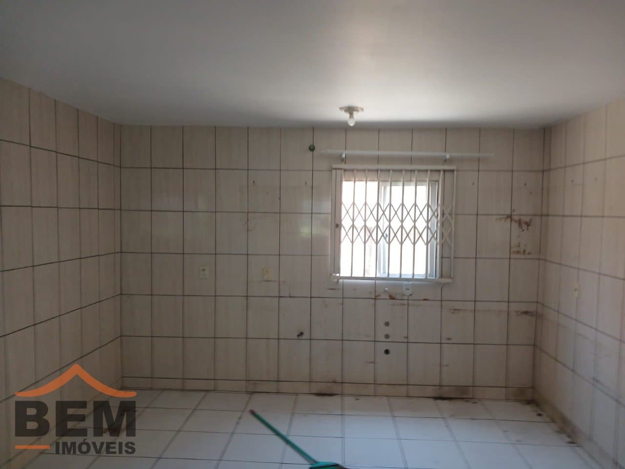 Casa à Venda com 6 quartos sendo 1 suíte, 2 vagas no bairro centro em Camboriú/SC: 4756180a-79a8-4122-b671-466577e51bc9