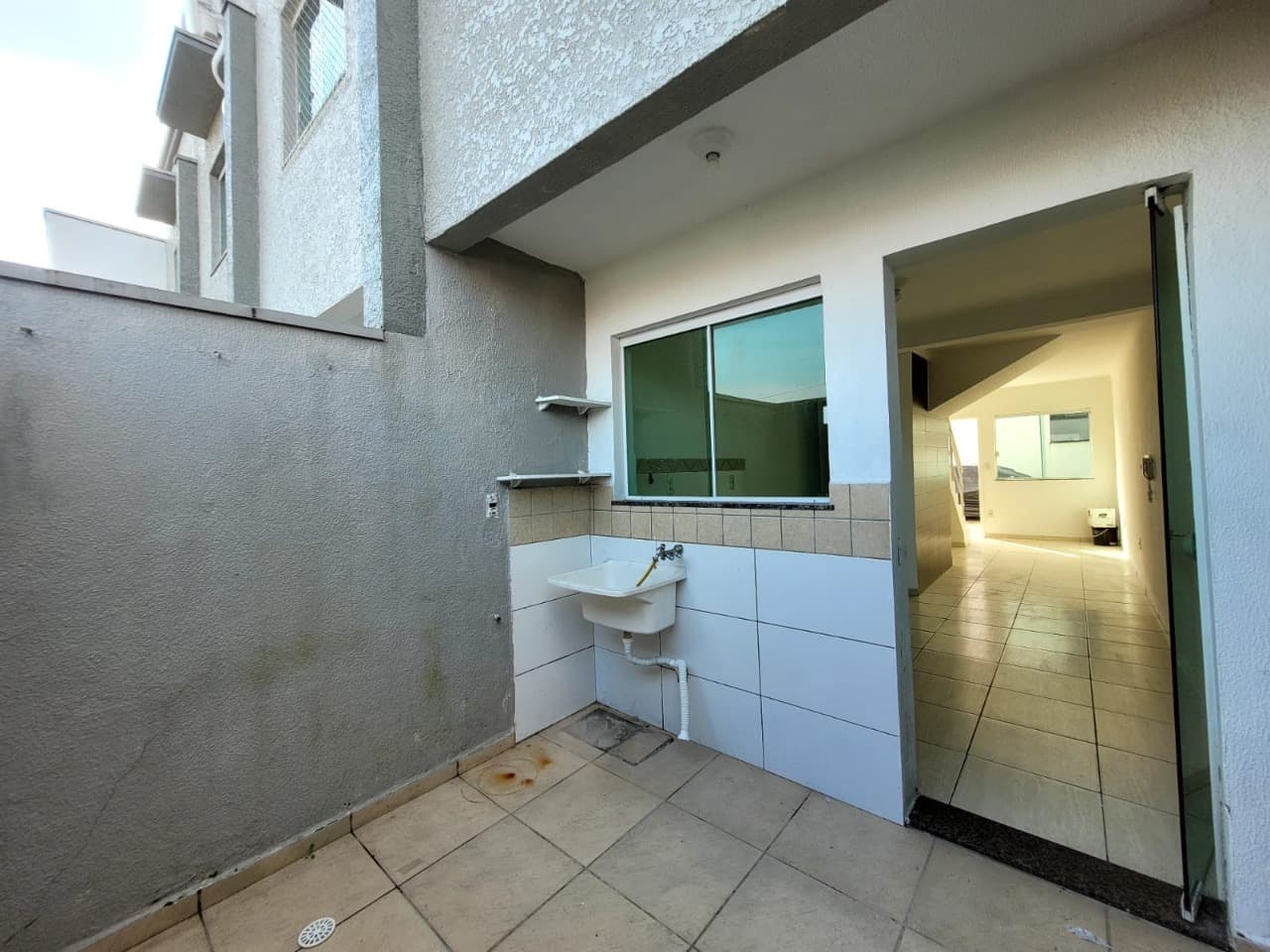 Casa para Locação com 2 quartos, 1 vaga no bairro São Vicente em Itajaí/SC: 06 - ÁREA DE SERVIÇO