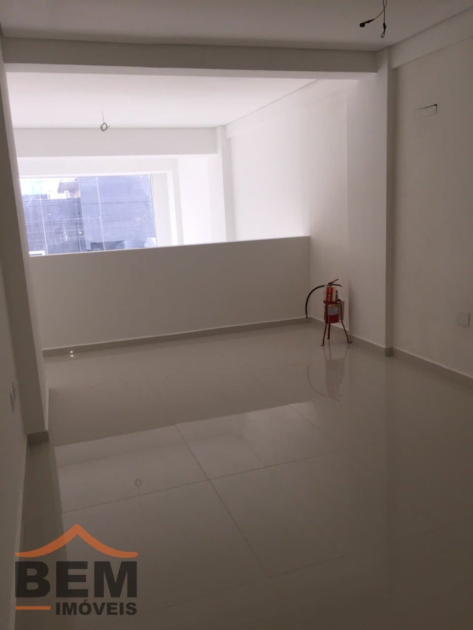 Sala Comercial para Locação no bairro Centro em Balneário Camboriú/SC: 06- SALA COMERCIAL 