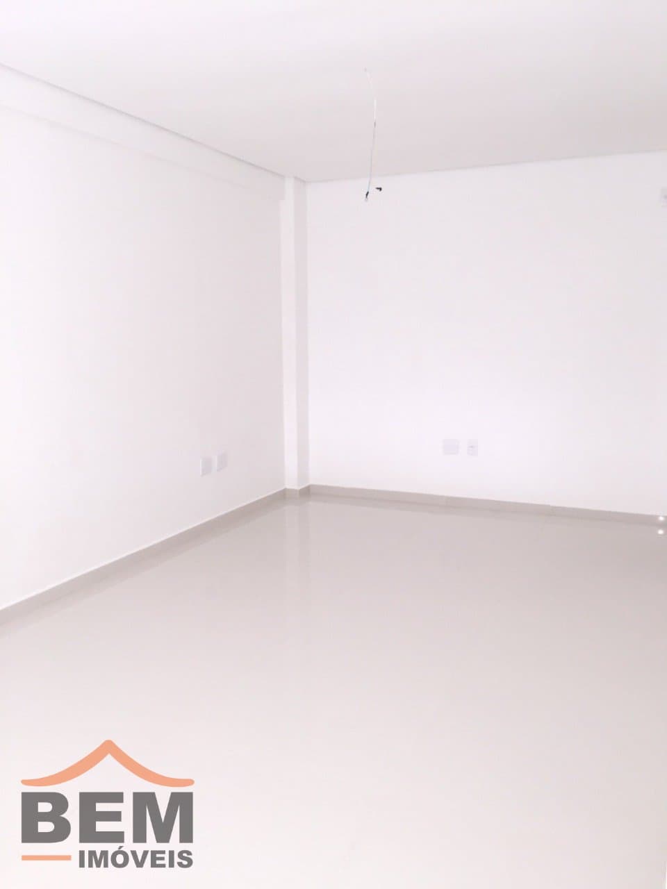 Sala Comercial para Locação no bairro Centro em Balneário Camboriú/SC: 08- SALA COMERCIAL 