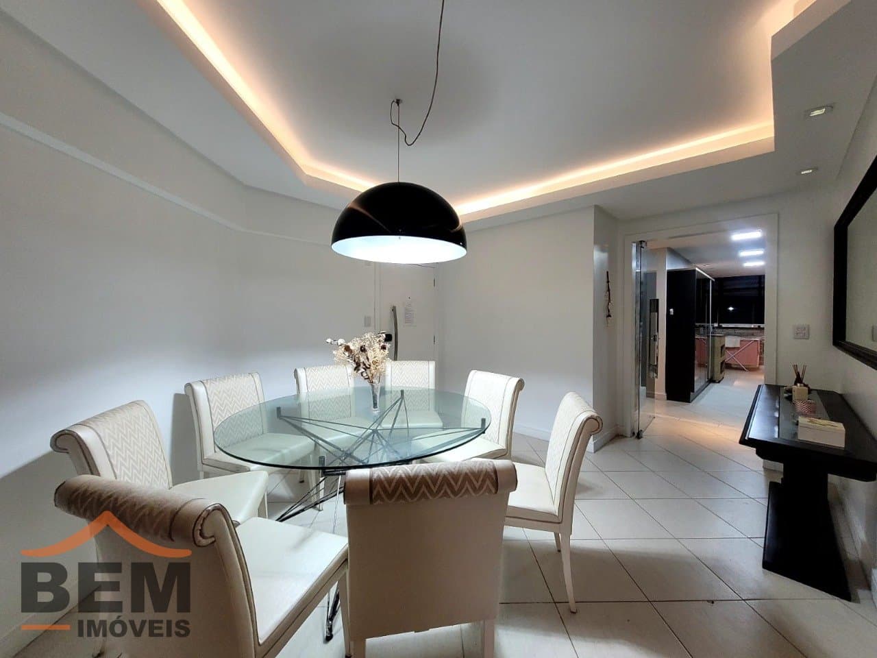 Apartamento para Locação com 3 quartos sendo 1 suíte, 1 vaga no bairro Centro em Balneário Camboriú/SC: 06 - SALA DE JANTAR