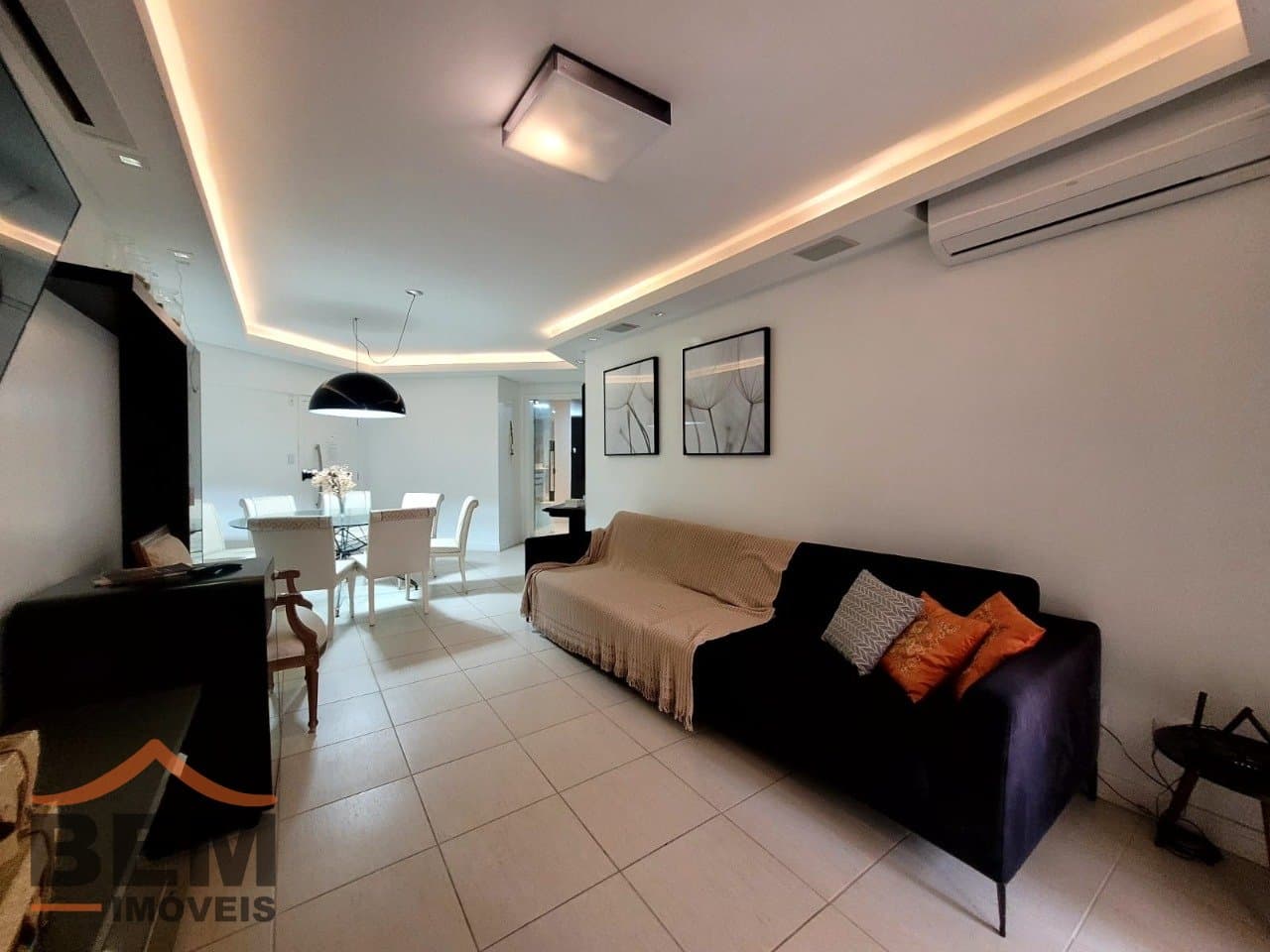 Apartamento para Locação com 3 quartos sendo 1 suíte, 1 vaga no bairro Centro em Balneário Camboriú/SC: 07 - SALA DE ESTAR
