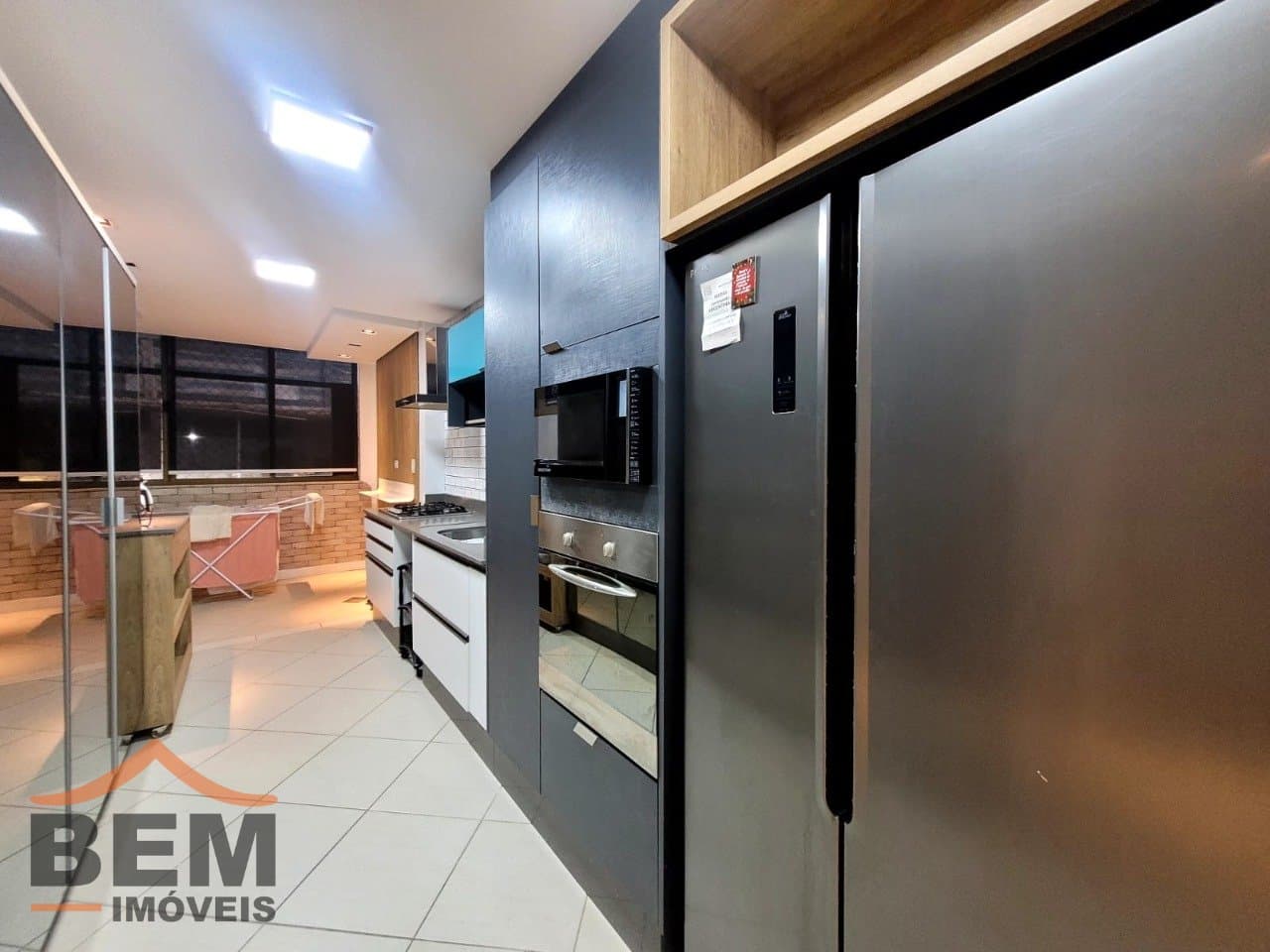 Apartamento para Locação com 3 quartos sendo 1 suíte, 1 vaga no bairro Centro em Balneário Camboriú/SC: 11 - COZINHA