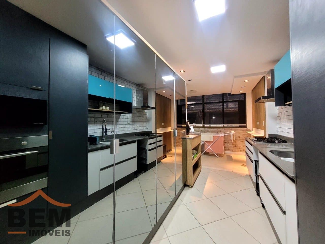 Apartamento para Locação com 3 quartos sendo 1 suíte, 1 vaga no bairro Centro em Balneário Camboriú/SC: 12 - COZINHA