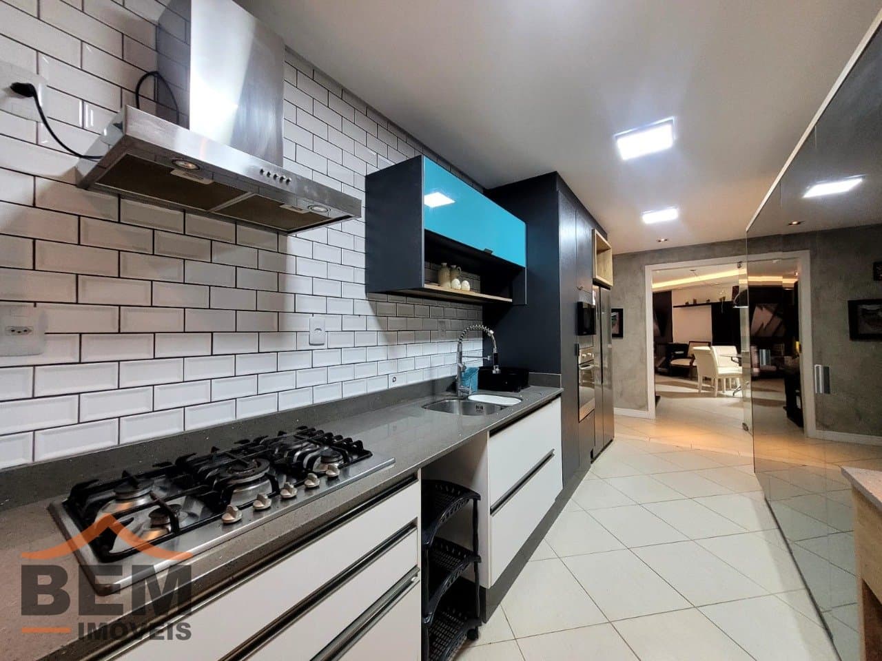 Apartamento para Locação com 3 quartos sendo 1 suíte, 1 vaga no bairro Centro em Balneário Camboriú/SC: 13 - COZINHA