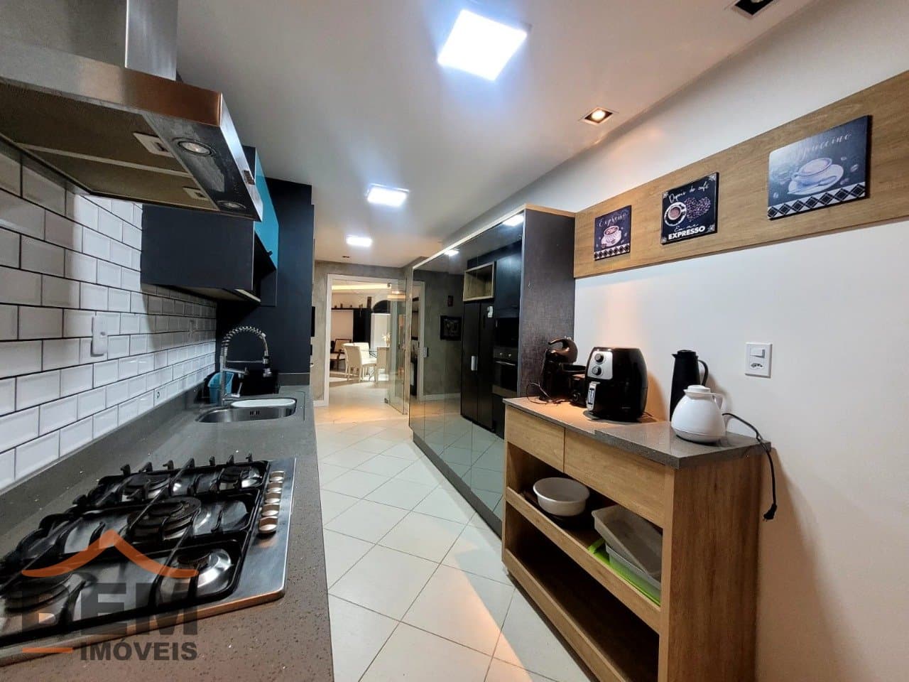 Apartamento para Locação com 3 quartos sendo 1 suíte, 1 vaga no bairro Centro em Balneário Camboriú/SC: 14 - COZINHA