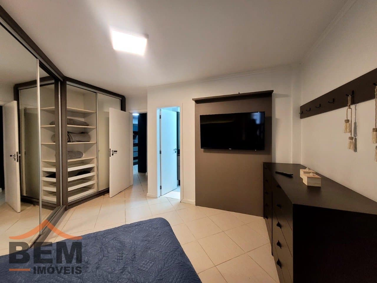 Apartamento para Locação com 3 quartos sendo 1 suíte, 1 vaga no bairro Centro em Balneário Camboriú/SC: 20 - SUÍTE