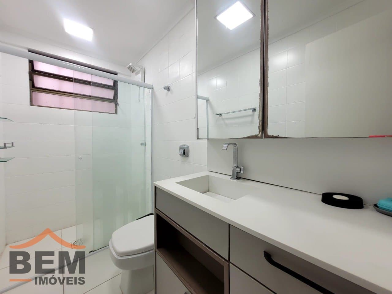 Apartamento para Locação com 3 quartos sendo 1 suíte, 1 vaga no bairro Centro em Balneário Camboriú/SC: 25 - BANHEIRO SOCIAL