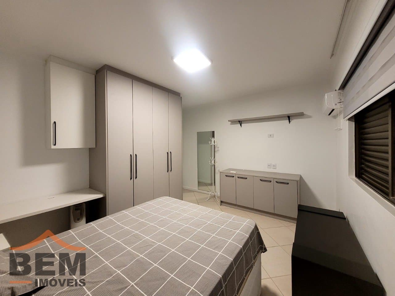 Apartamento para Locação com 3 quartos sendo 1 suíte, 1 vaga no bairro Centro em Balneário Camboriú/SC: 27 - DORMITÓRIO 02