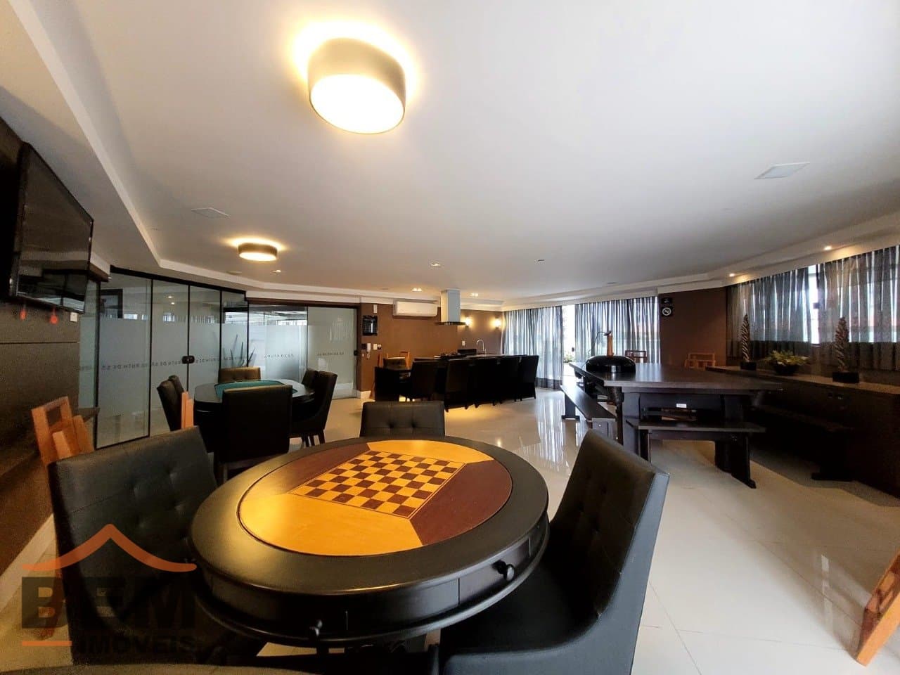 Apartamento para Locação com 3 quartos sendo 1 suíte, 1 vaga no bairro Centro em Balneário Camboriú/SC: 29 - SALA DE JOGOS