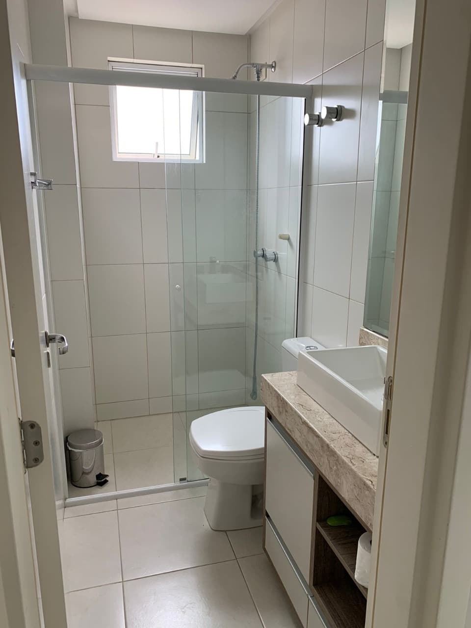 Apartamento para Locação com 2 quartos sendo 1 suíte, 2 vagas no bairro Centro em Itajaí/SC: 11 - BANHEIRO SUÍTE